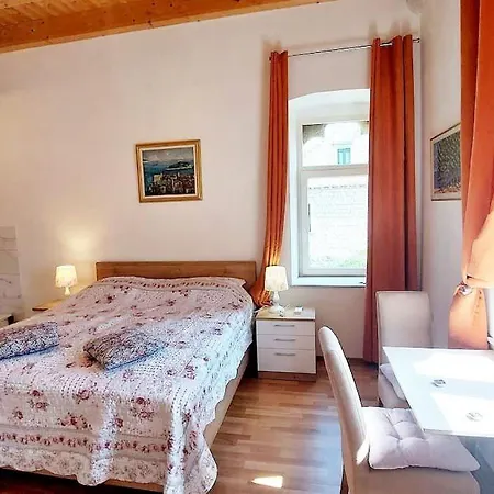 Palace Pernarius *