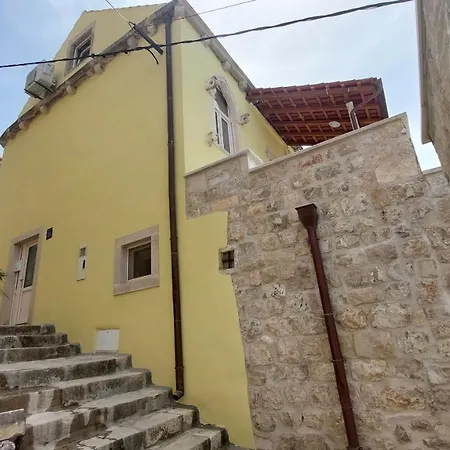 アパート Palace Pernarius ツァヴタット