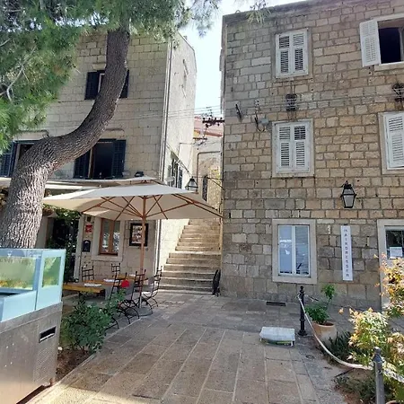 Palace Pernarius ツァヴタット