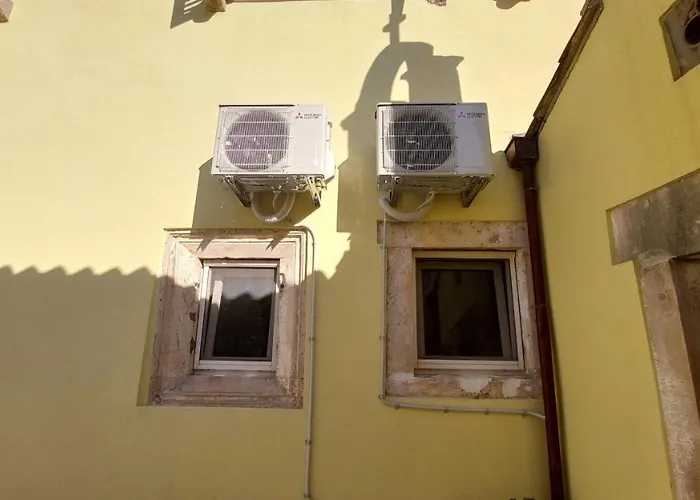 Palace Pernarius * 察夫塔特